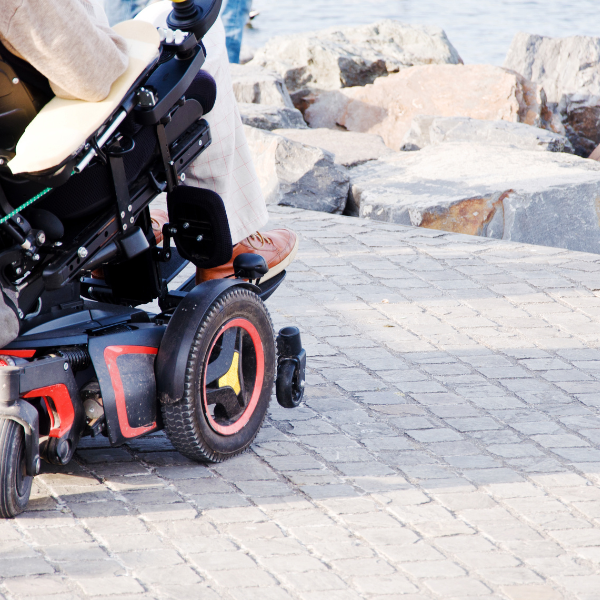 🧍♂️ Mobility Scooters vs. Electric Wheelchairs: Which Is Right for You or Your Loved One?