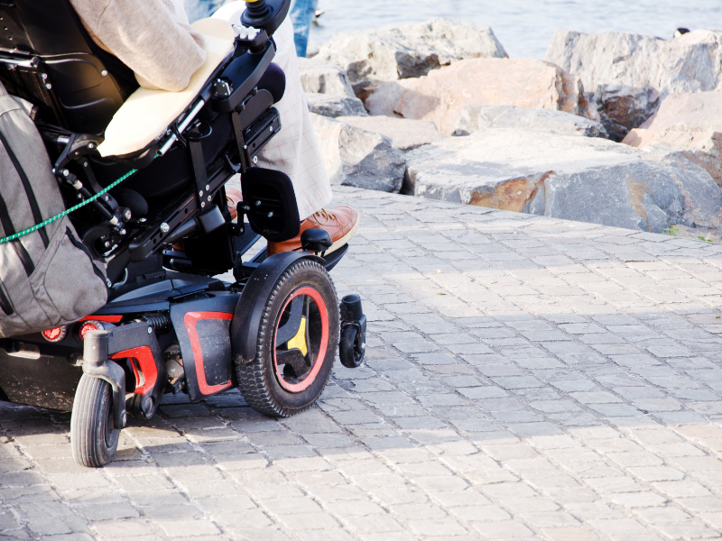 🧍♂️ Mobility Scooters vs. Electric Wheelchairs: Which Is Right for You or Your Loved One?